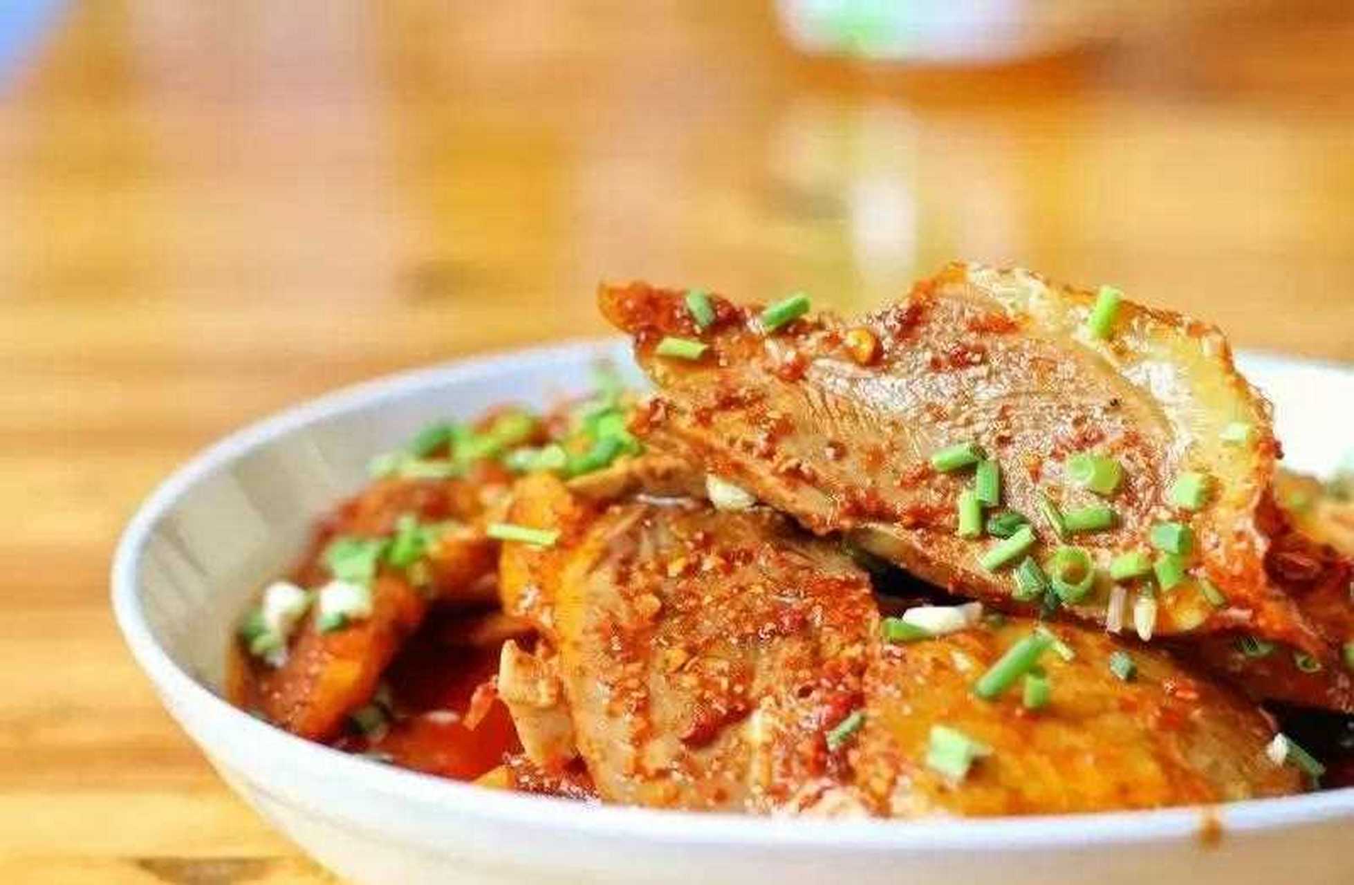 正安椒麻鸡,我们一路寻到古镇,这家椒麻鸡在一个特别不显眼的小巷里