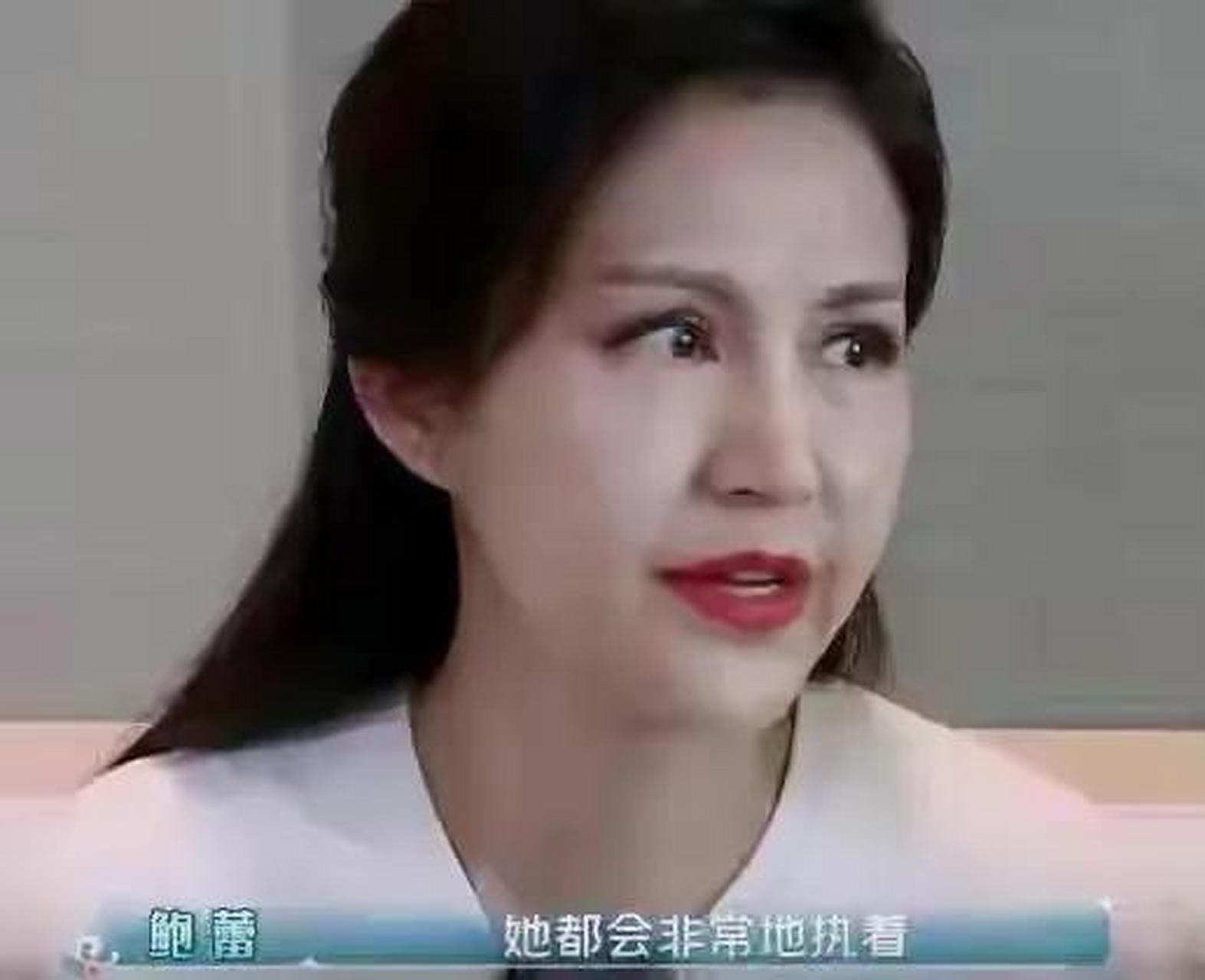 鲍蕾有一双大长腿,年轻时颜值逆天,中年以后颜值断崖式下滑.