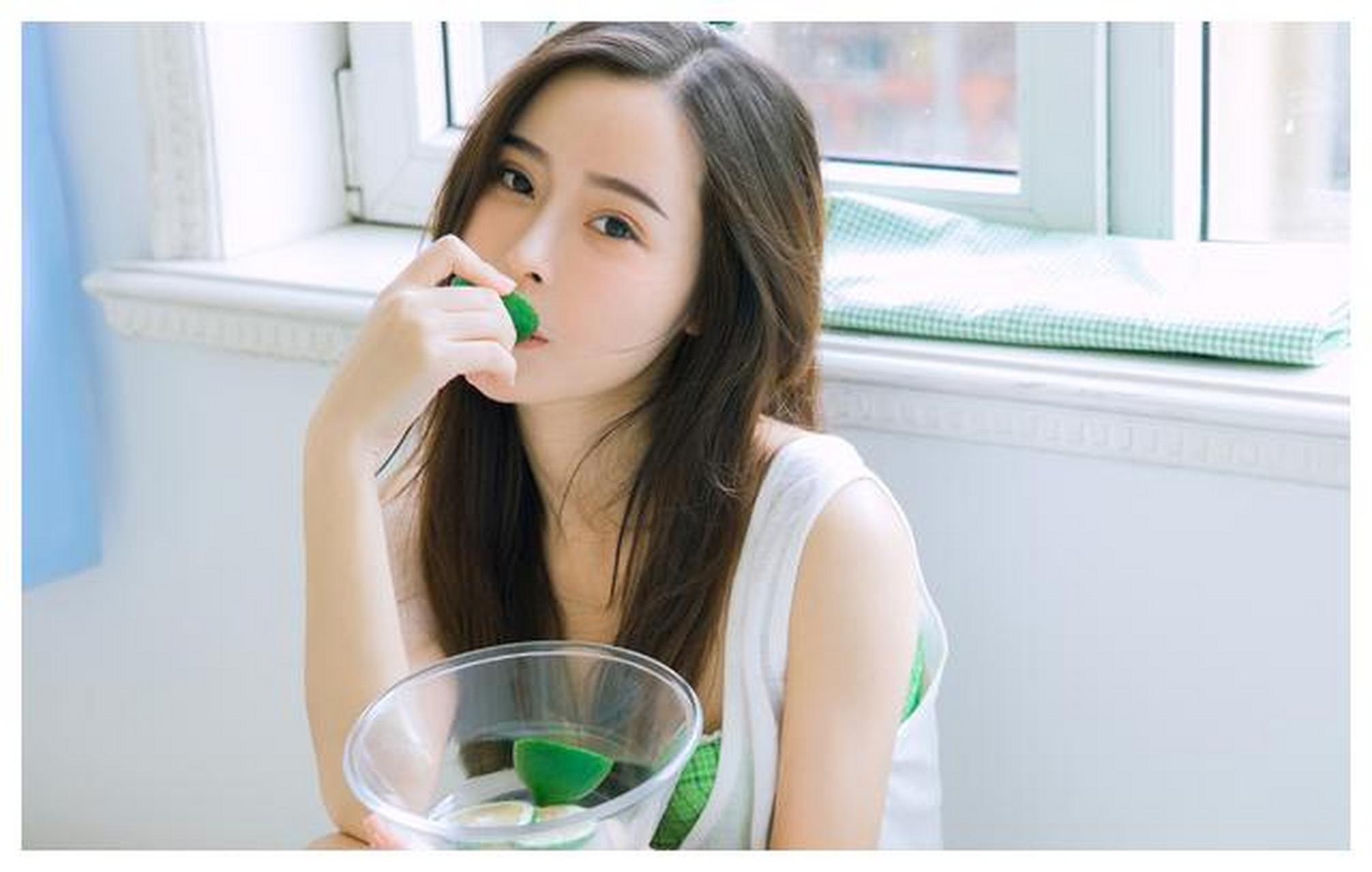 黑发女神甜美性感写真