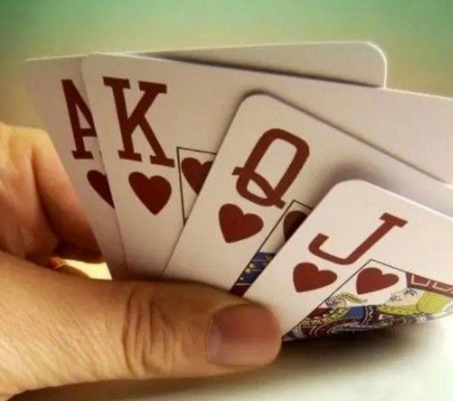 和朋友炸金花,这牌应该能赢吧?[汗]