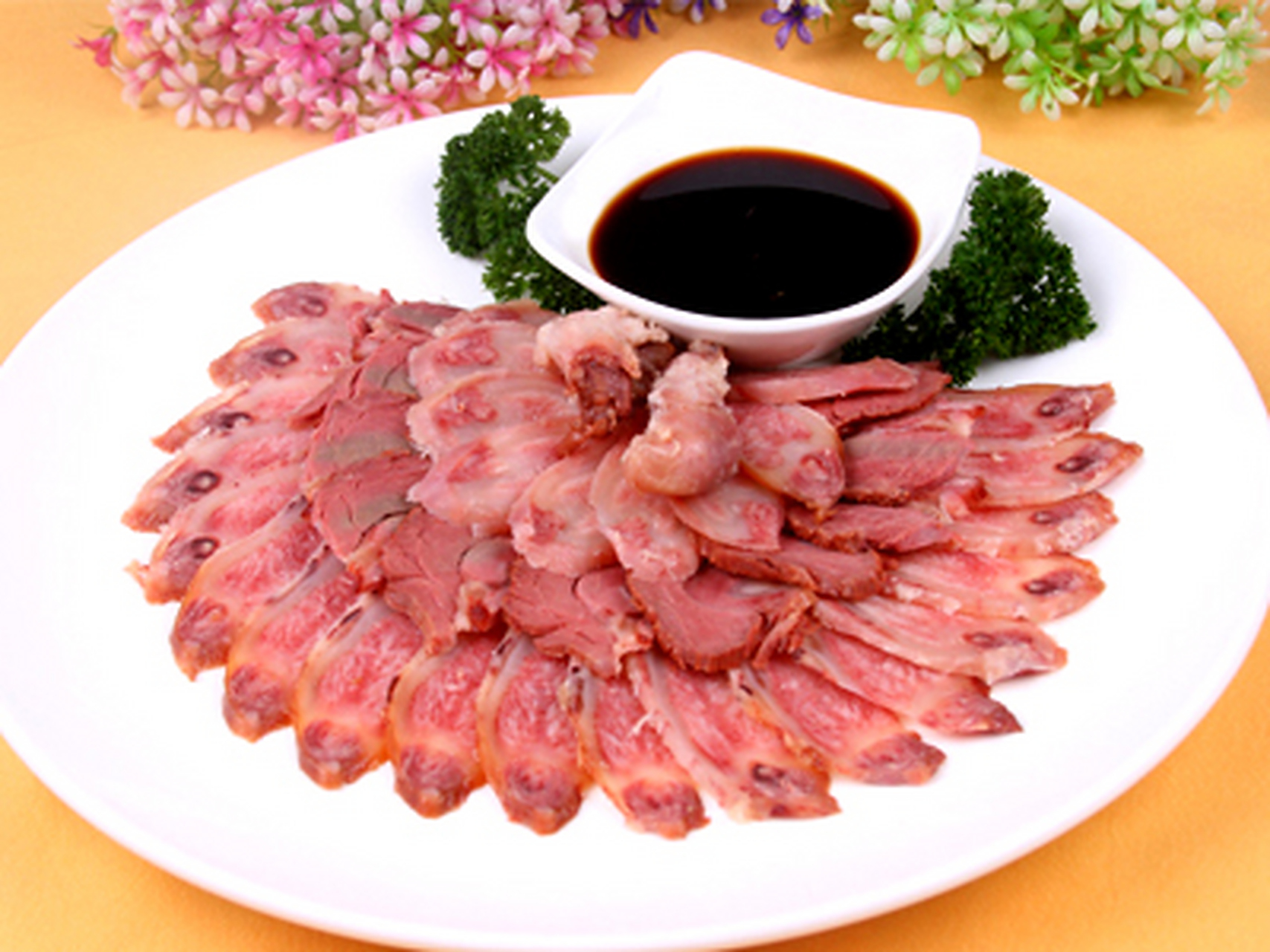 钱钱肉色美味鲜柔韧经嚼,吃后嘴里长时间留有香味被誉为营养滋补品.