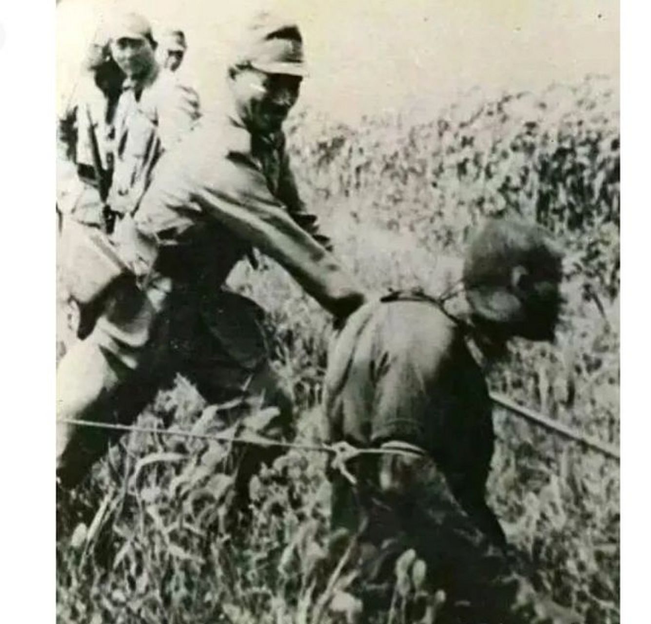 1937年,南京大屠杀期间,日本军官的残忍行径让人无法忍受