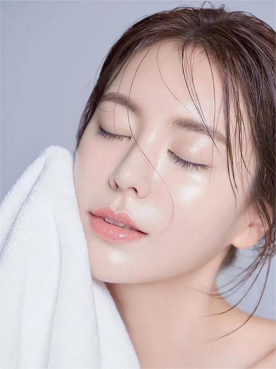 美白是女人的永恒话题,嫩白透亮的肌肤是每个爱美mm的追求