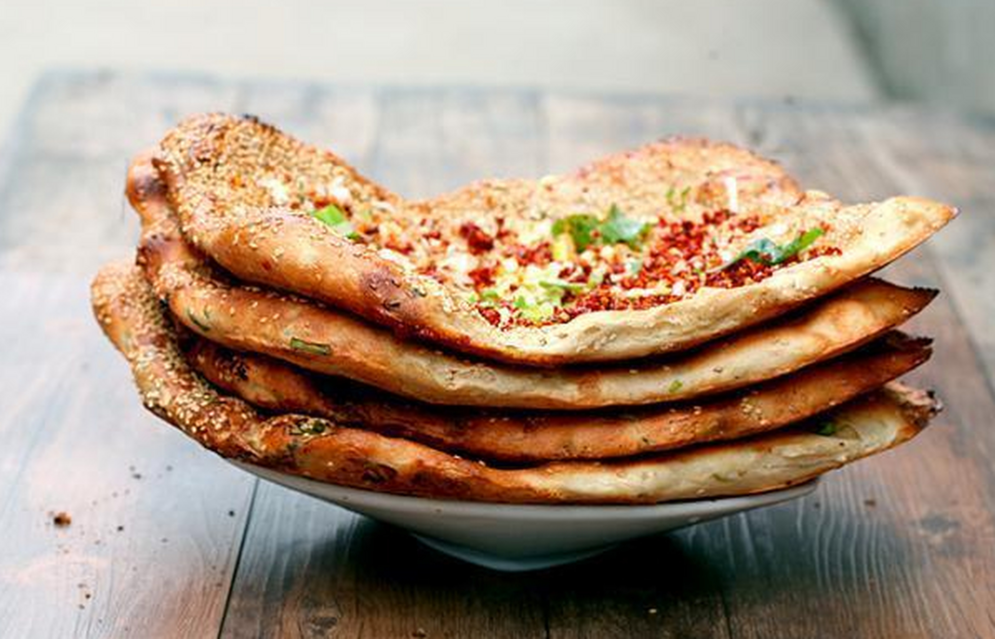 猪油饼,外面酥脆里面却非常的嫩.属于咸香型.里面的肉也是肥而不腻.