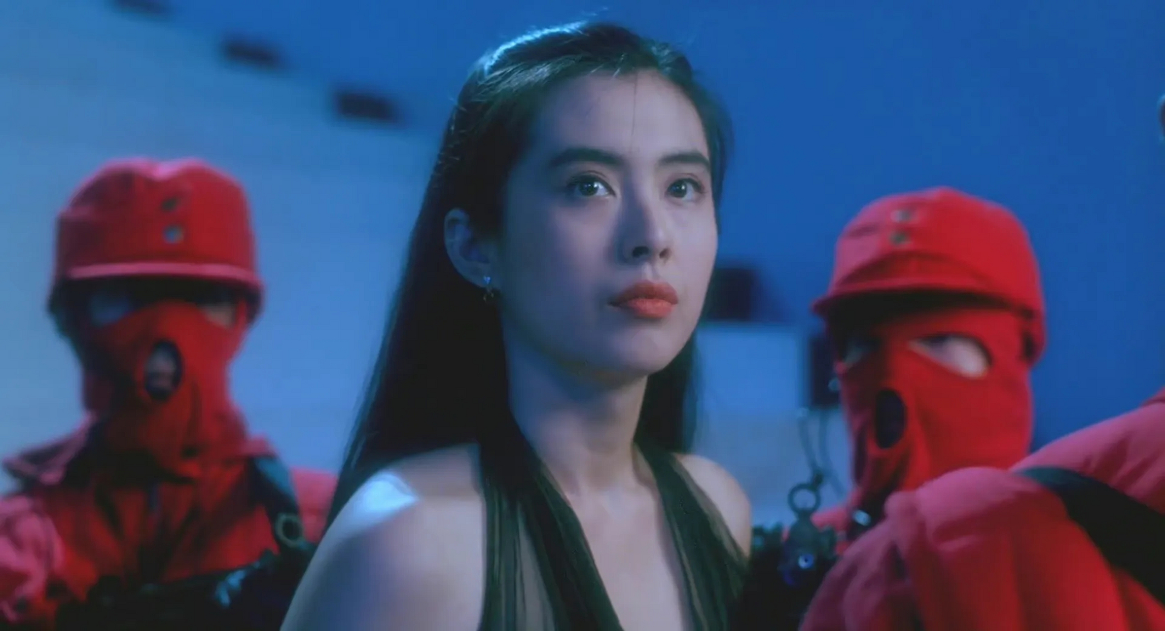王祖贤 城市猎人(1993) 冷艳女神 绸缎长发 性感黑短裙,超飒形象!