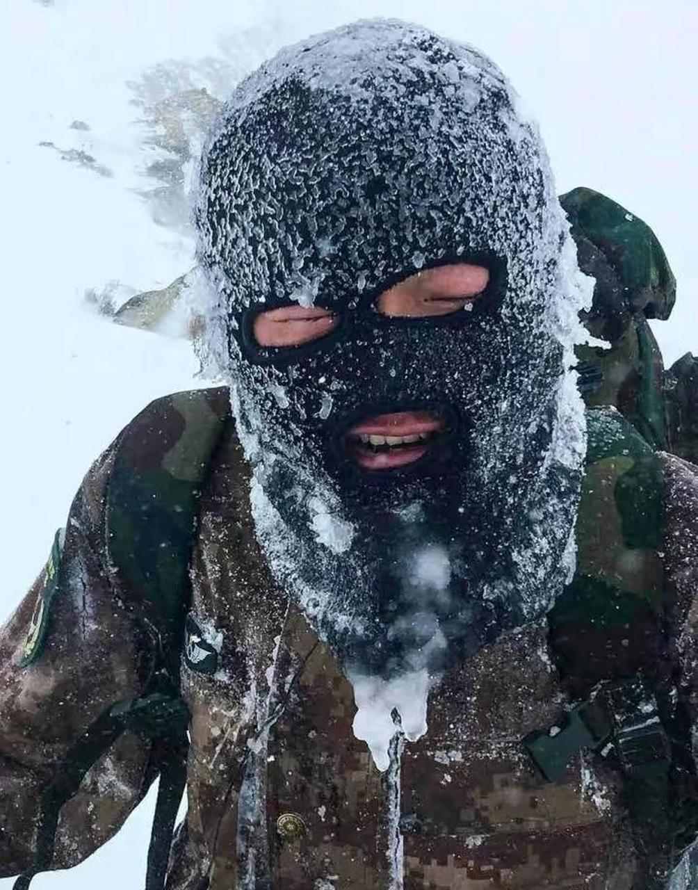 风雪边防军人图片图片