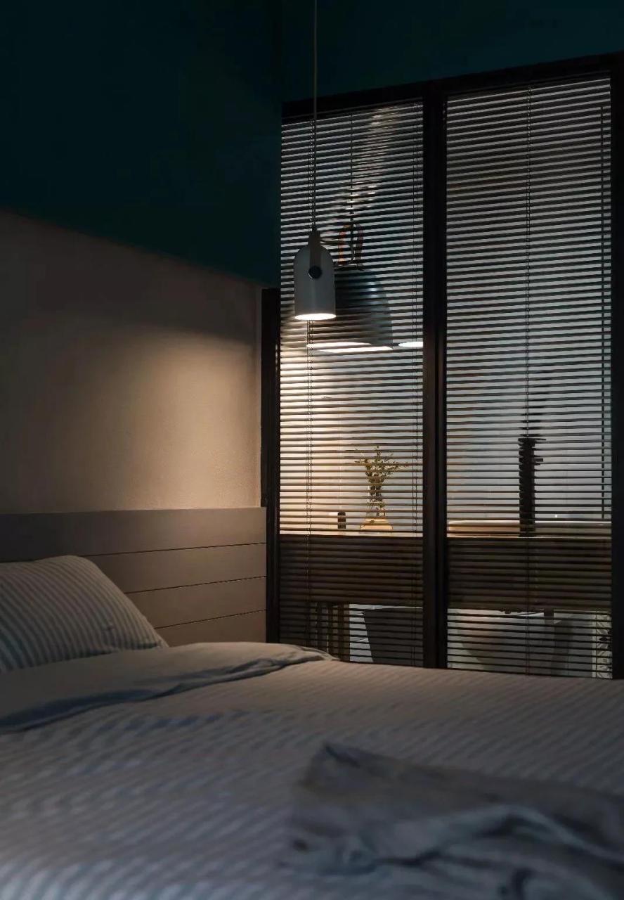 gif创作人#   这是一套93㎡的两居室案例,墙面采用马卡龙的配色,地面