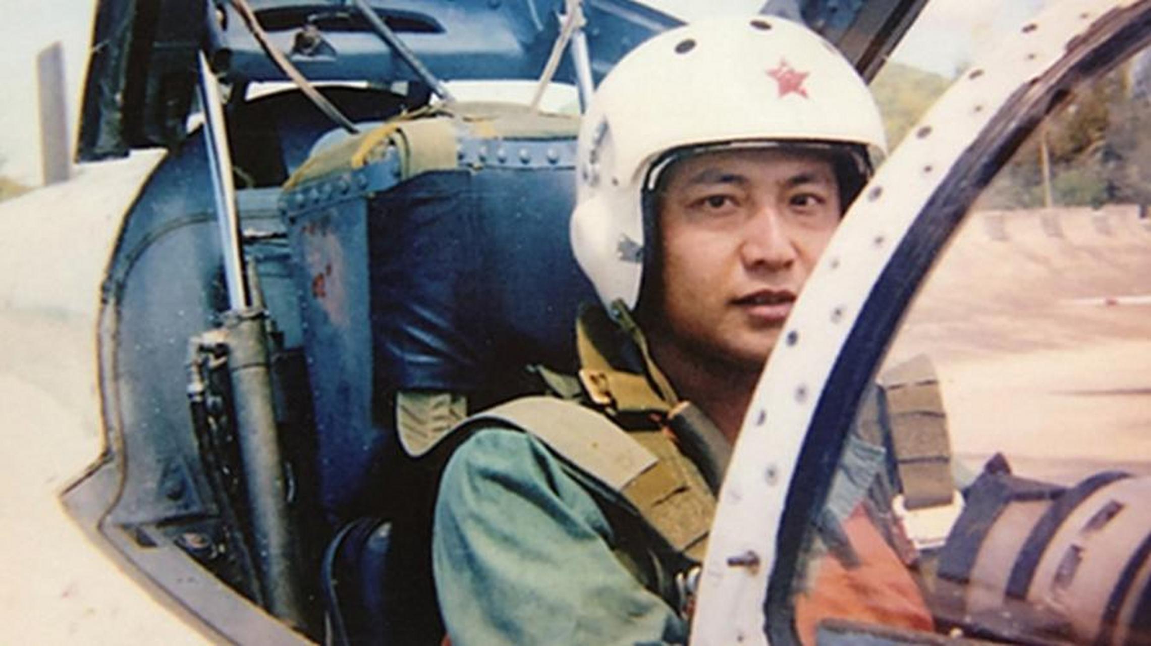 王伟烈士是中国海军航空兵飞行员,2001年4月1日,在南海上空执行拦截