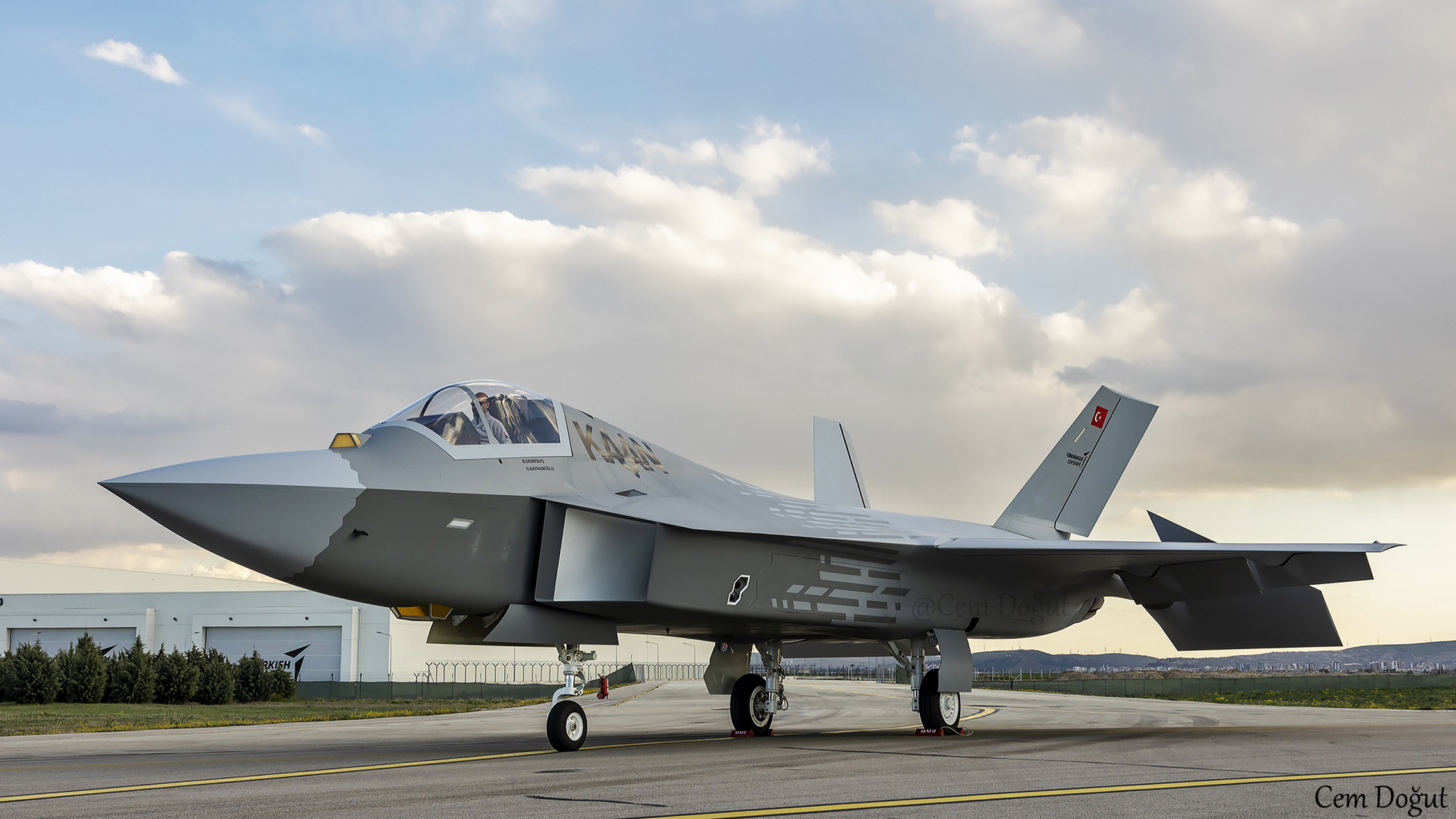 近日,土耳其军工公开了mmu隐形战斗机的弹舱.