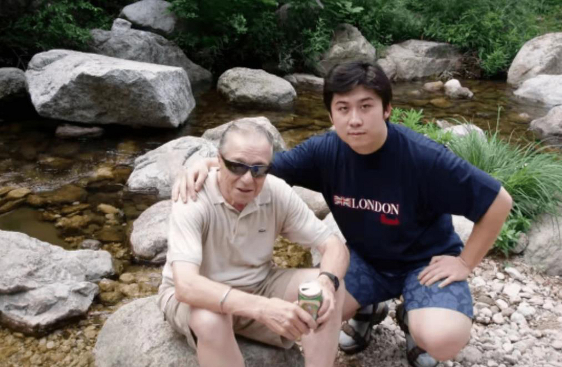 宋扬在英国求学时,认识了貌似好心的房东汉斯,他给宋扬免费住房子.