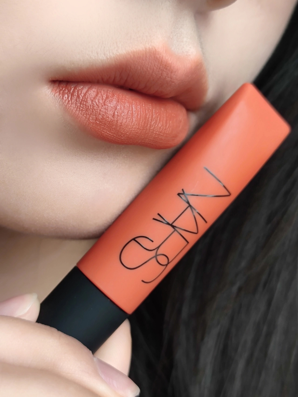 nars空气唇霜摩洛哥肉桂 nars空气唇霜的质地真心不太好, 薄了说几句