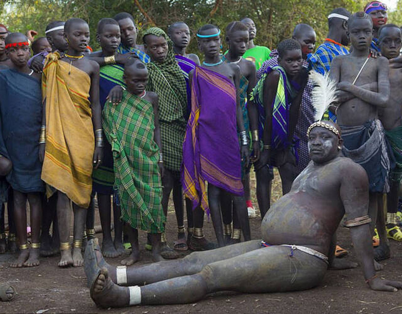 非洲埃塞俄比亚有一个原始部落,那里的男人因为太胖而娶了好多个老婆