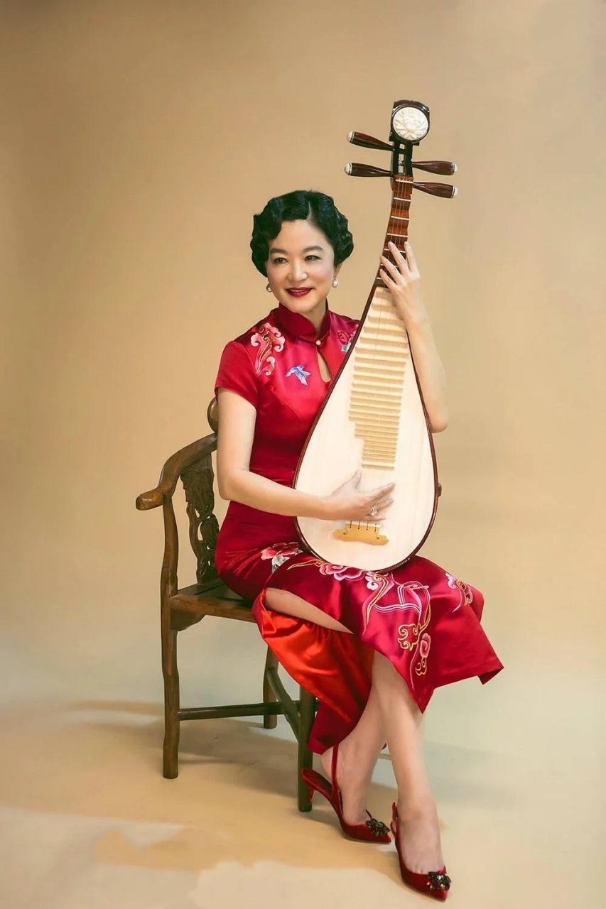 60多岁的林青霞一袭旗袍上身,女神魅力丝毫不减!