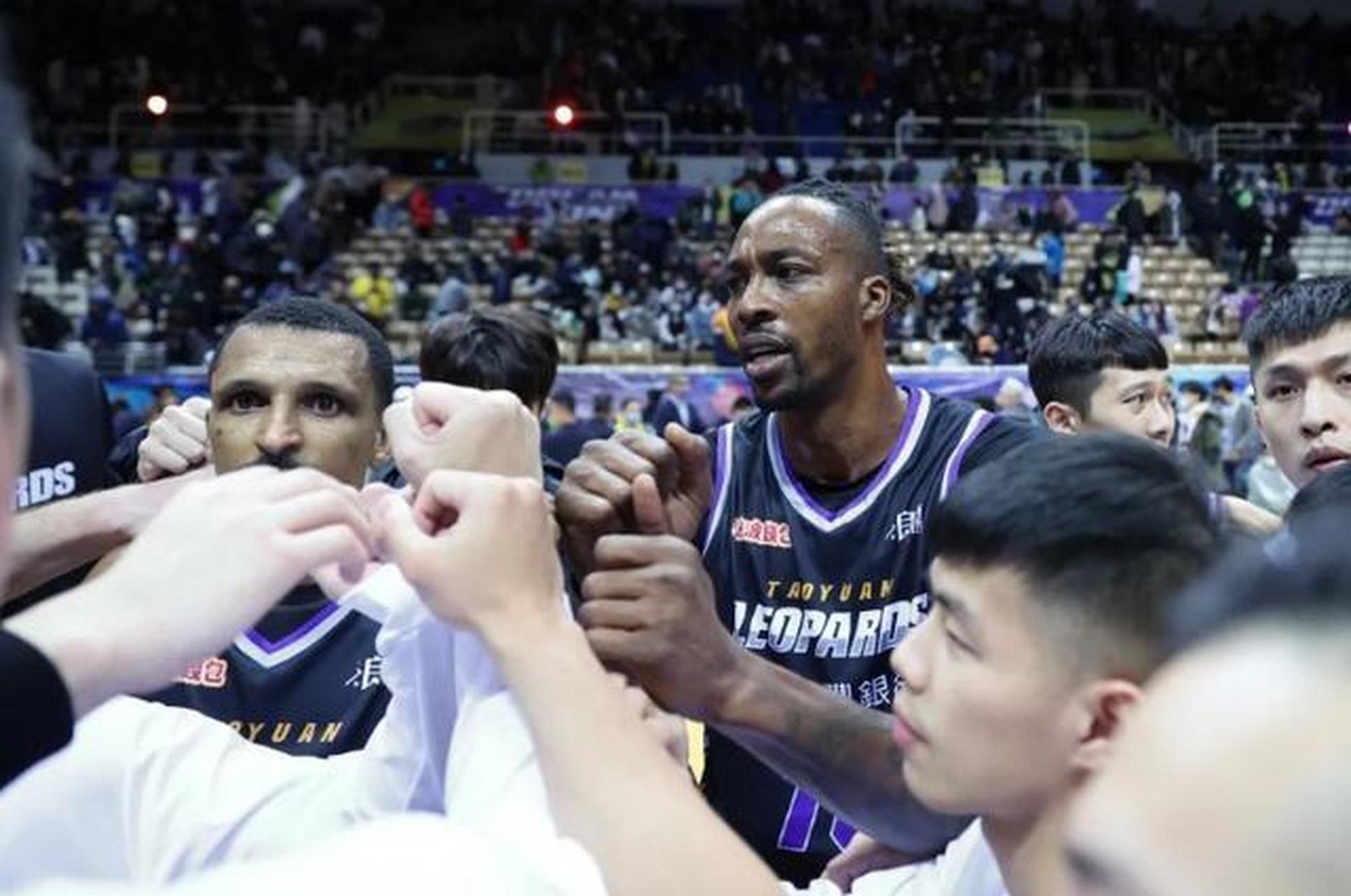 泰伦斯-琼斯有望和霍华德再度搭档】 台媒爆料,前火箭球员泰伦斯-琼斯