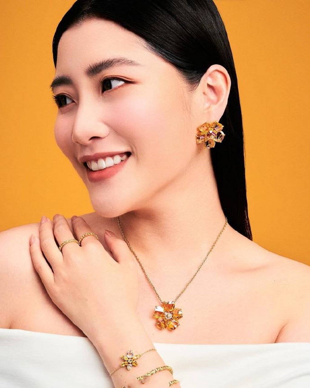 名媛陈雪铃女儿近照曝光,比妈妈颜值都高  大家都知道刘德华的小姨子