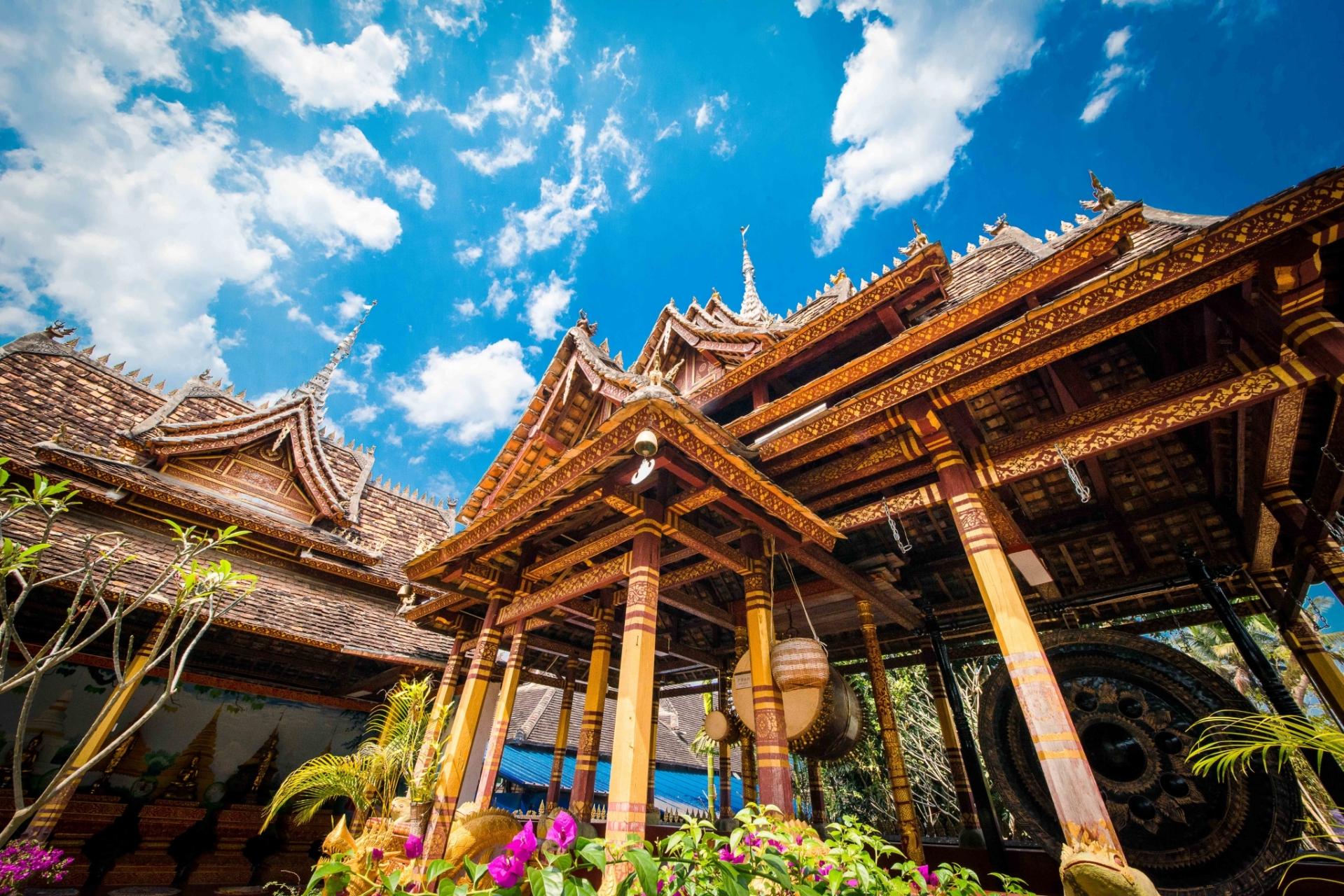 98西双版纳的一个小村庄,叫做曼掌村,这是一座古老的傣族村庄,保留