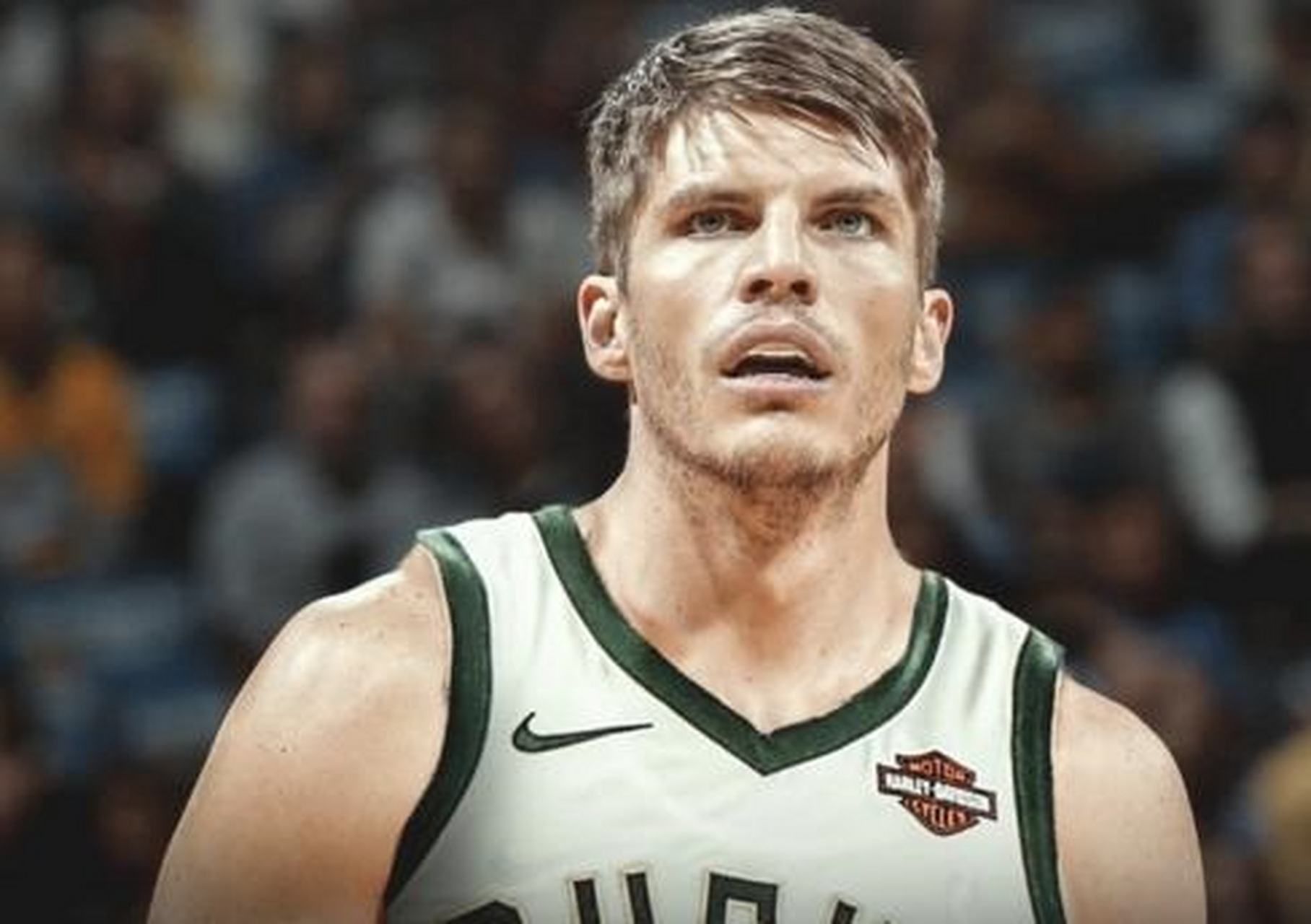 雄鹿队球员科沃尔在接受采访时表示,我的黑人兄弟们觉得实现真正改变