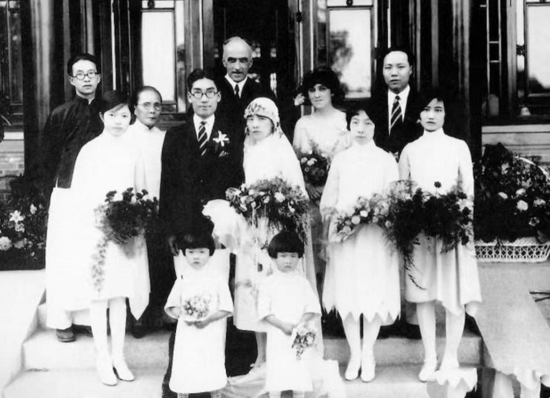 冰心与吴文藻成婚时的照片.