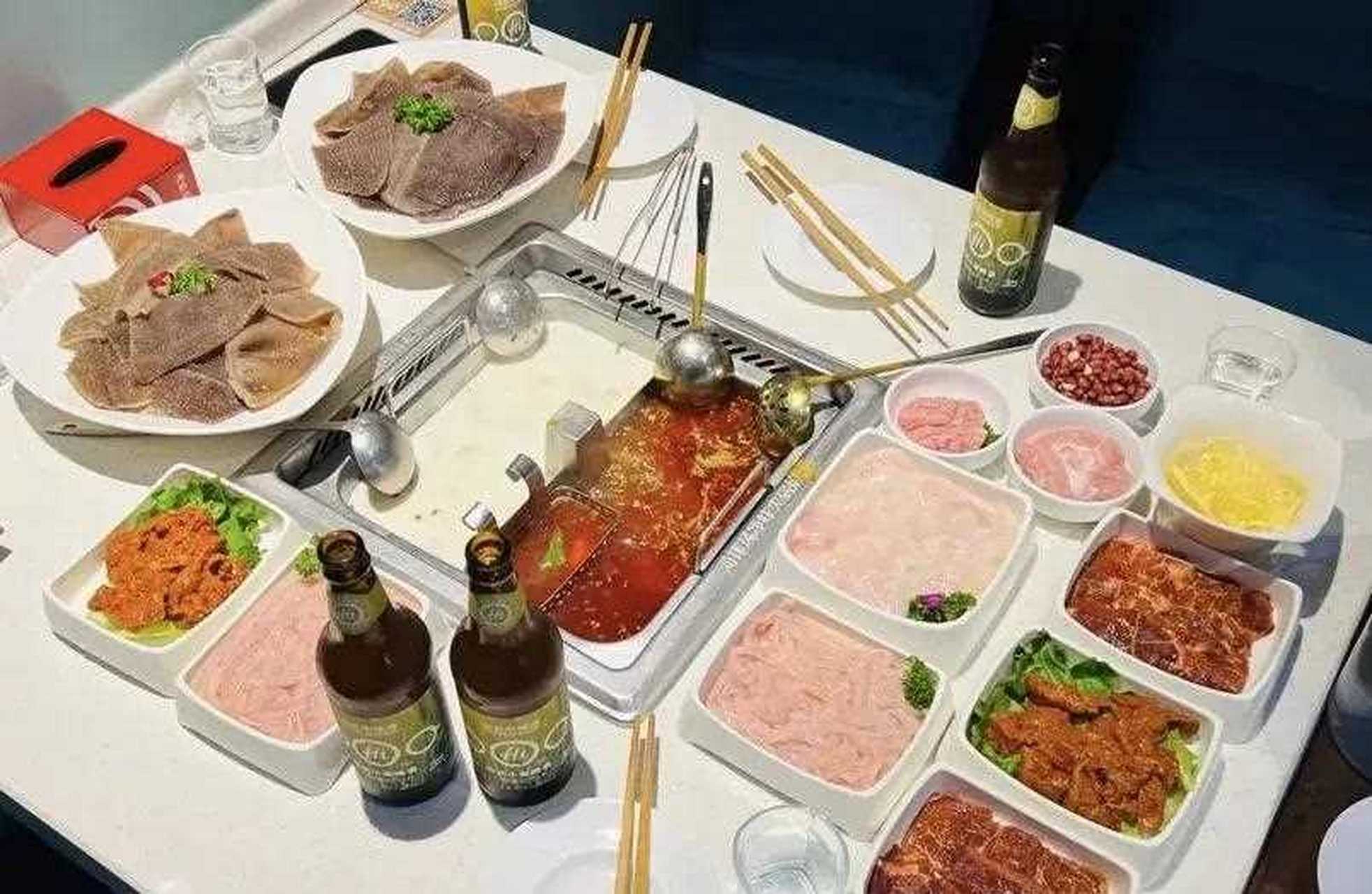 我们吃了四大一小,有三份肉,一份虾滑,还有一份