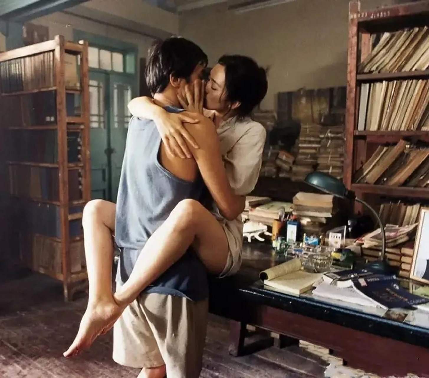 有传言称因为这部电影,孙红雷对巩俐产生了爱慕之情,分手了自己的妻子