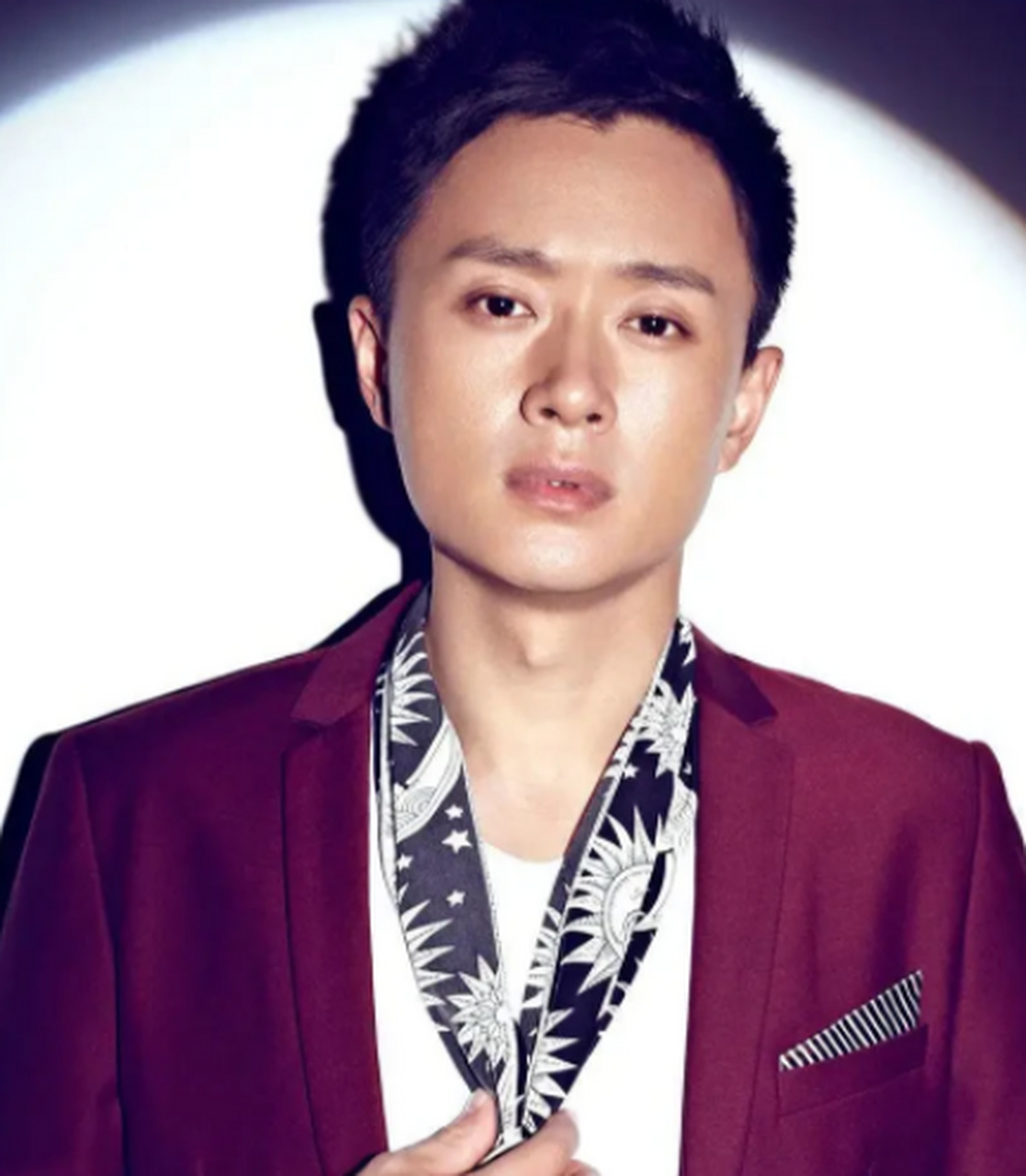 超级好看男演员吴健,尤其是他扮演的影视剧角色乔灵儿,百看不厌,心心