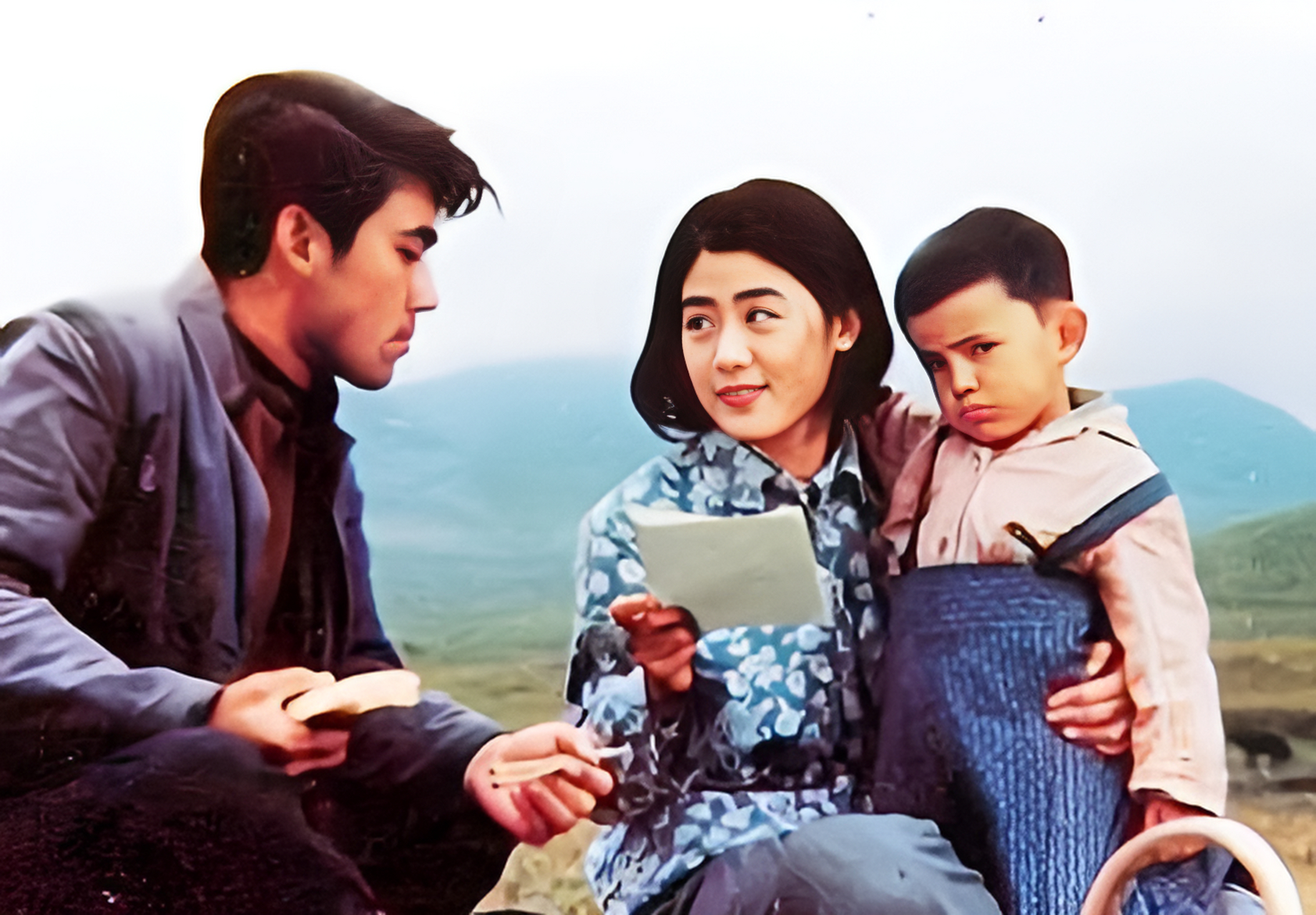 当年,18岁的丛珊搂着朱时茂拍感情戏,可导演谢晋却怒道:"丛珊你能不能