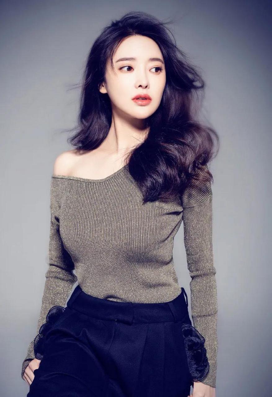 温柔如水的美女演员张璇