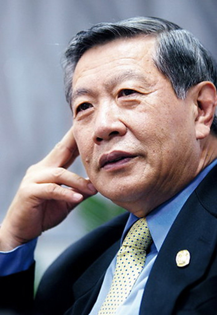 李昌钰有一次被康州大检察官所请,七八个法学专家,一起商量如何给一个