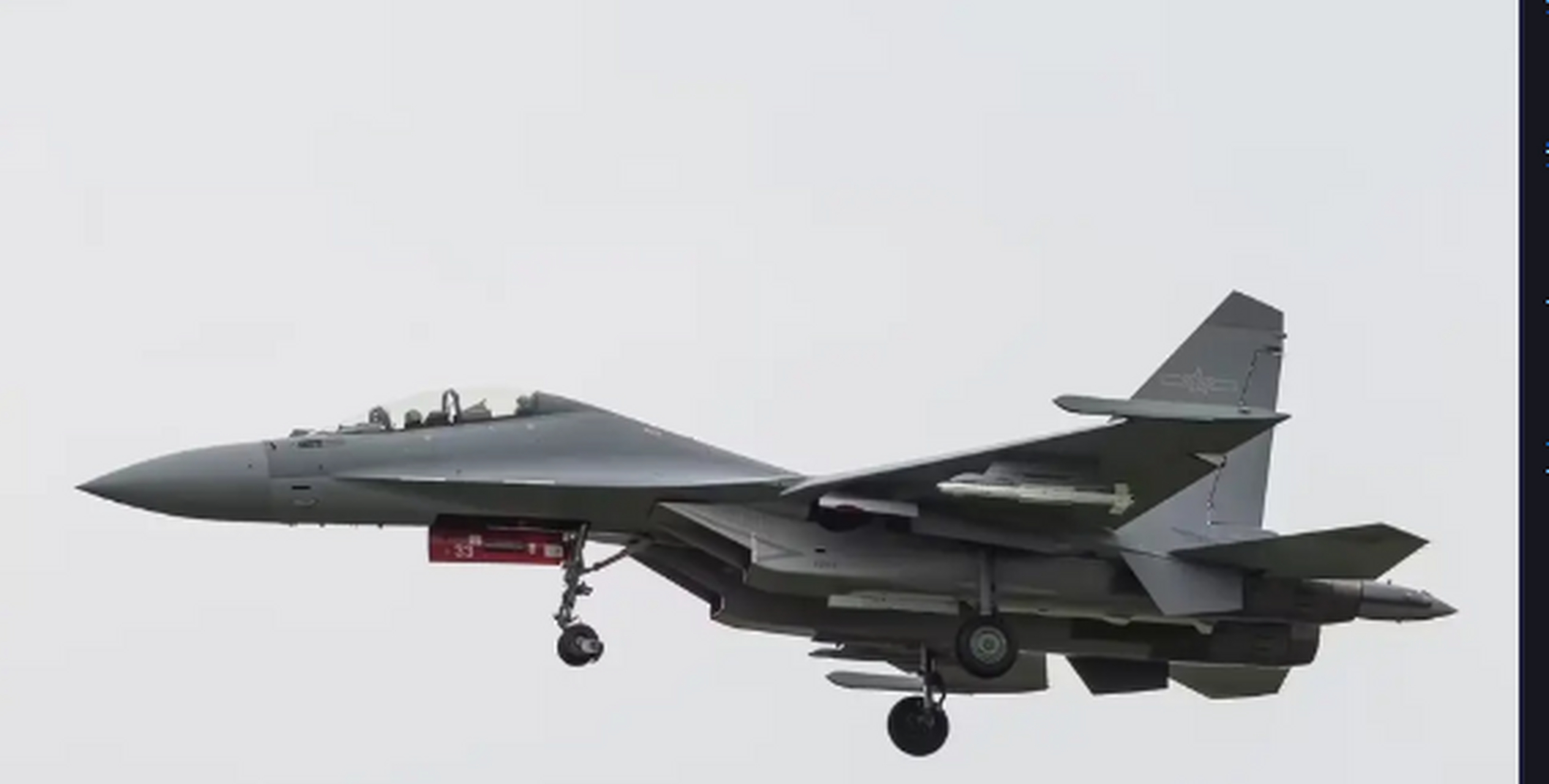 7月30日,俄罗斯当地人在海参崴国际机场,拍到的中国海军空警-200h预警