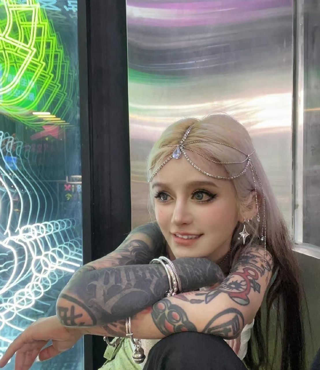 锁骨那里的纹身是纹了一只鸟吗?