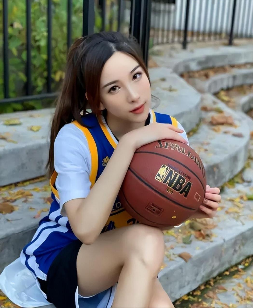 nba第一华裔美女观众