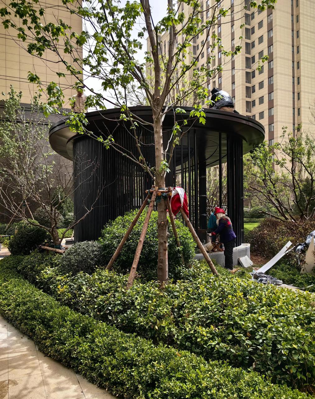 济南银丰玖玺城,三期翰和府,即将交付的地块,园林还是很有层次感的.