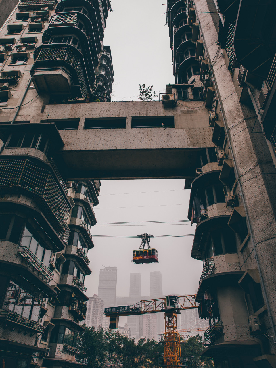 06前几天,重庆著名的网红小区白象居立上了"居民住宅,谢绝参观"的