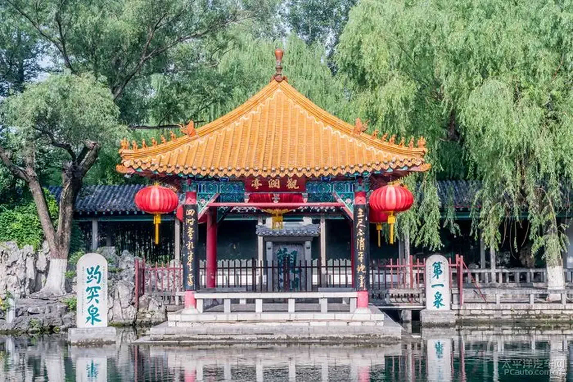 名为"观澜,取(孟子尽心上》"观水有术,必观其澜"之意.