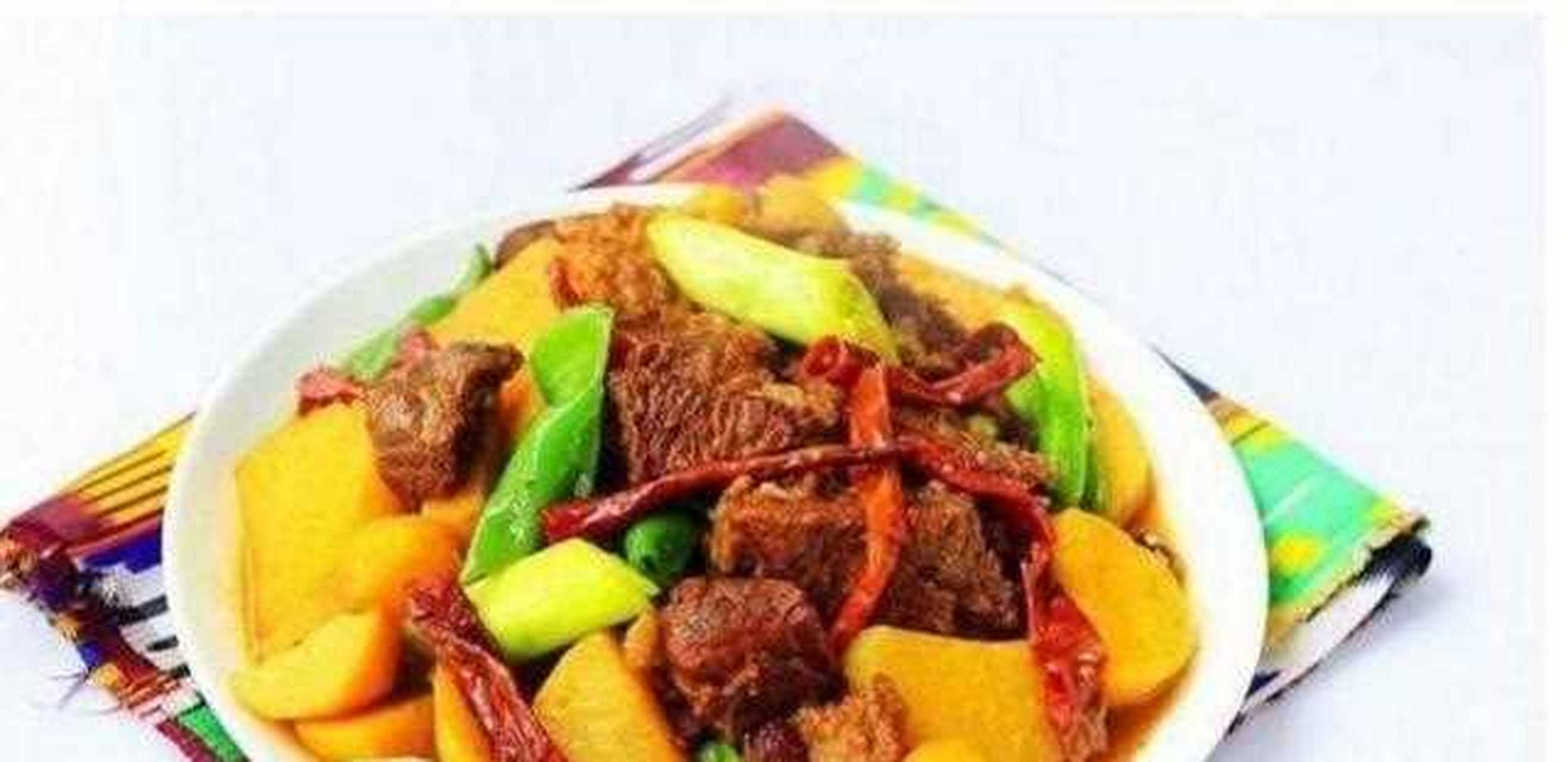 这道菜大盘牛肉是我的创意菜,因为新疆的大盘菜太多了,也是特色了.这