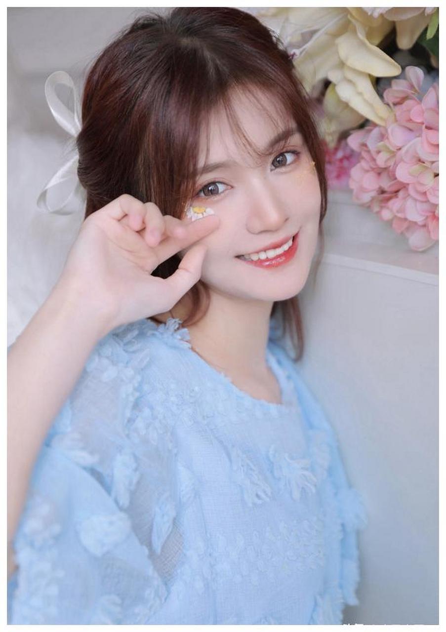 杨冰怡天蓝色薄纱裙性感写真