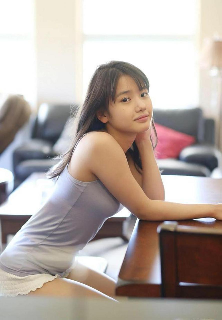 日本美少女横山玲奈清纯可人居家图片