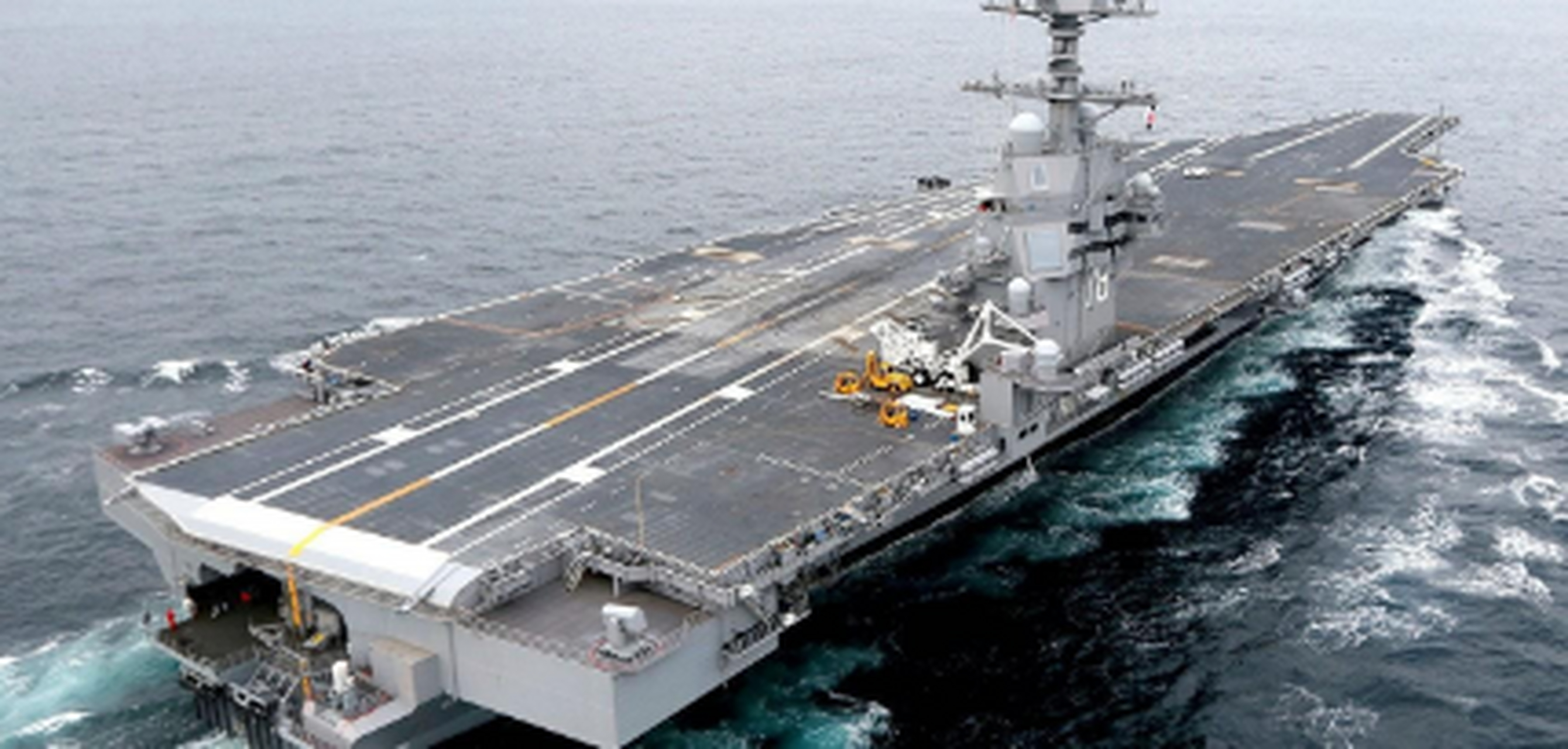 我们从概念图可以看出004型航母使用了新型的舰载机,而且是隐身设计