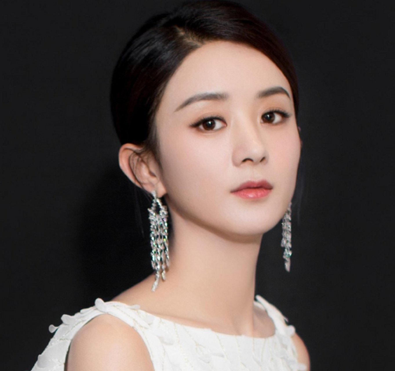 赵丽颖被李湘当众骂,现场无人敢出声.