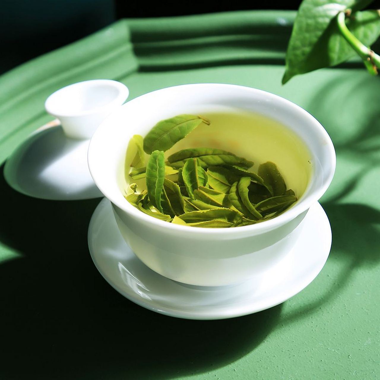 为何贾母不爱六安茶,偏爱老君眉?