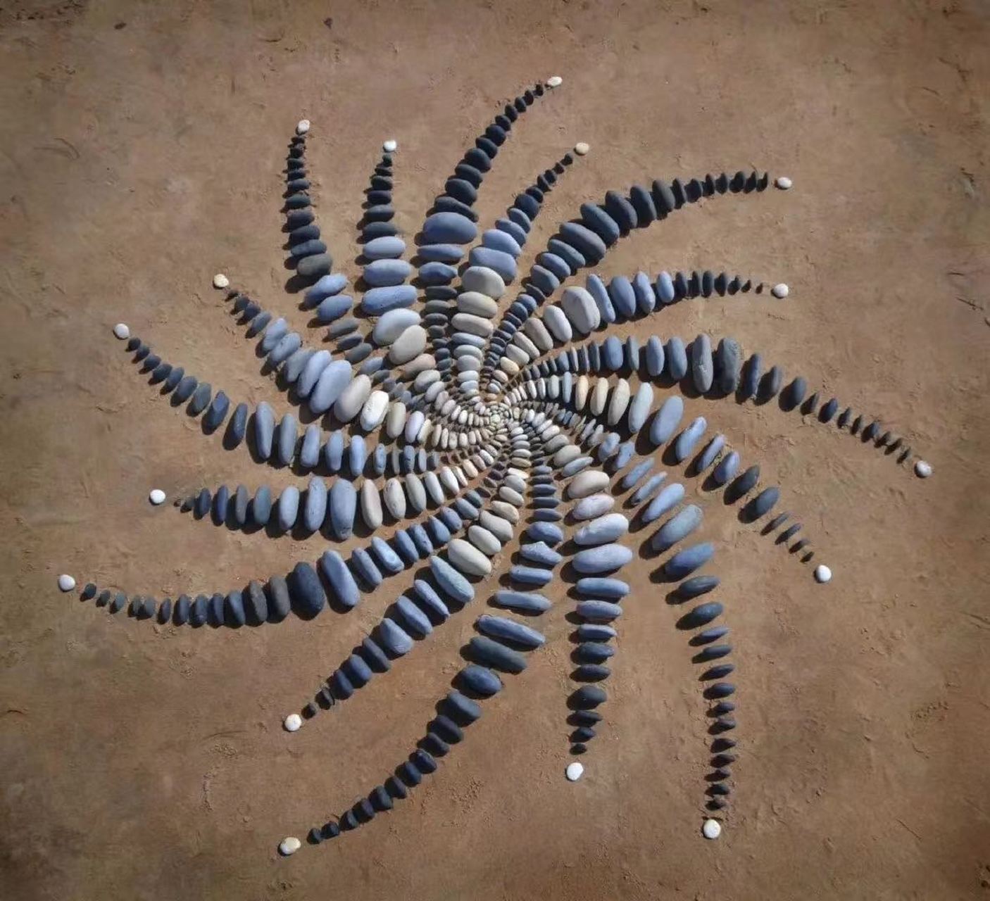 世界公认最佳催眠曲为《weightless》,据说没人能睁着眼睛听完!