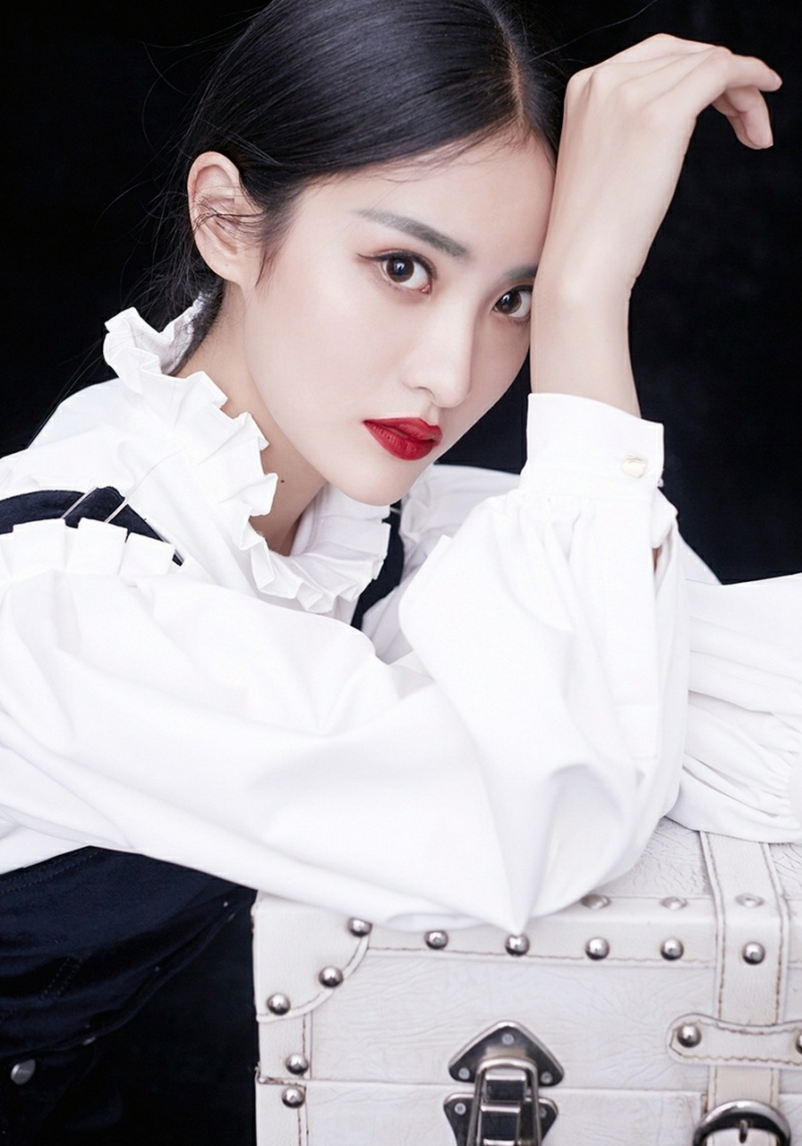 赖雨濛清新脱俗,唯美性感样样有#赖雨濛# #穿搭
