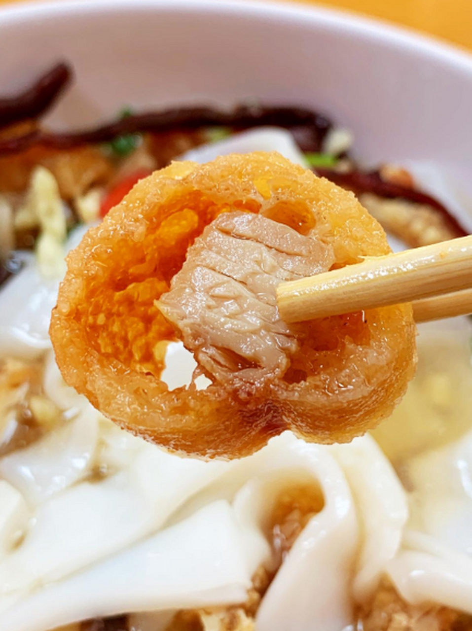 这么热的天气,当然要吃一碗宾阳酸粉啦,吃一口吸饱了酸爽开胃汤水的爽