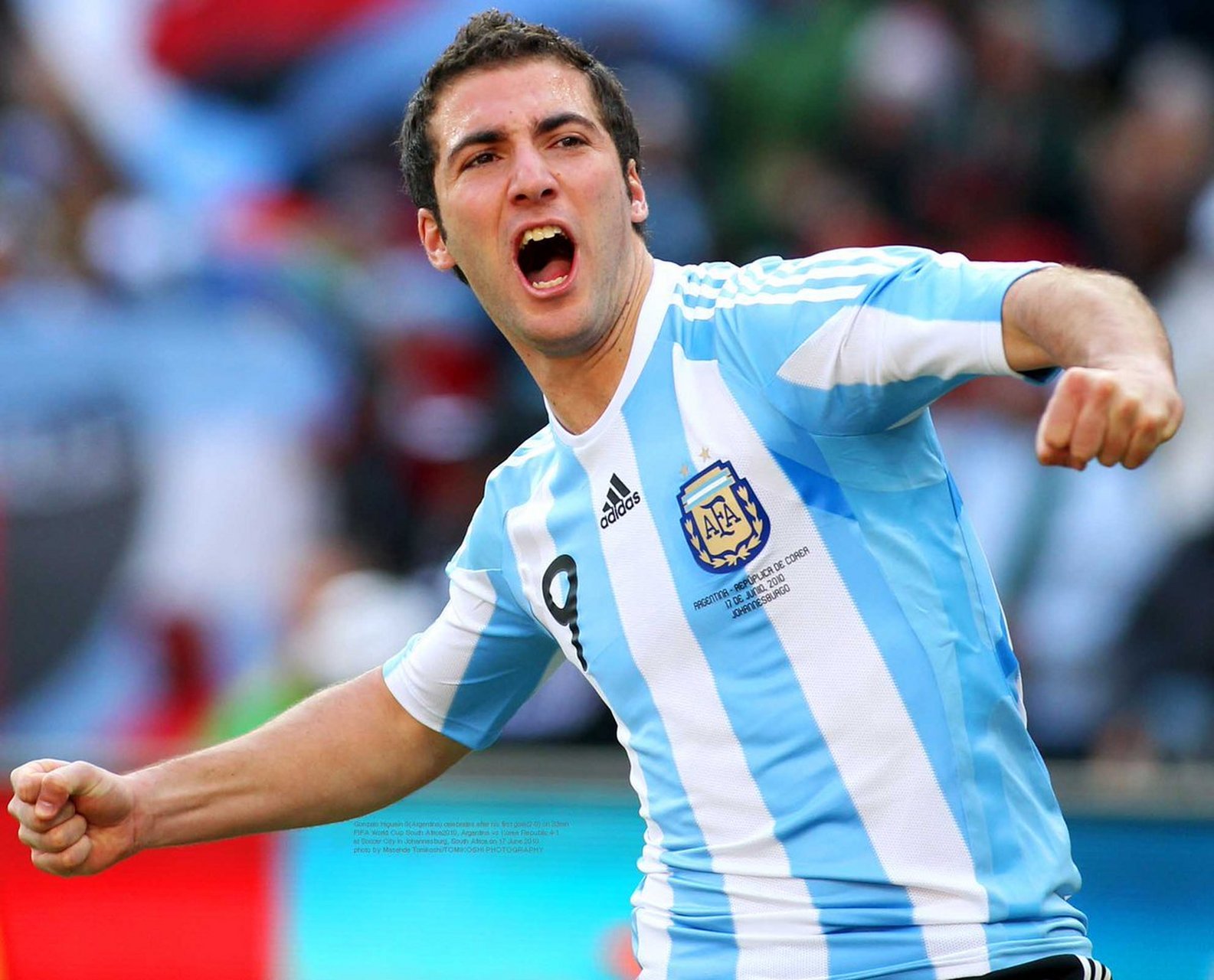 "小烟枪"伊瓜因正式退役,个人对他印象最深刻的是效力意甲那不勒斯