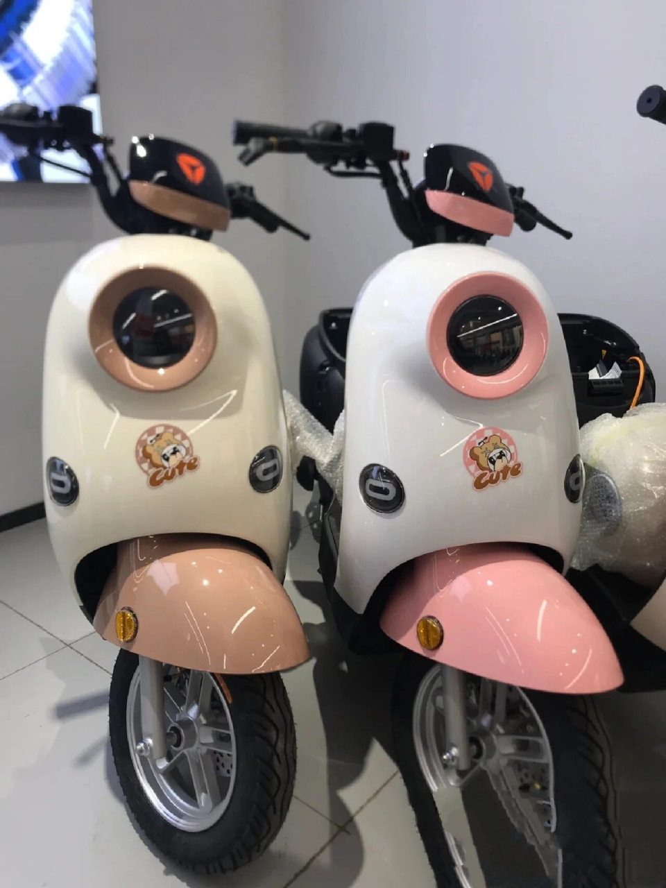 雅迪新国标电动车	 "欧曼2.0的升级版 欧曼3.