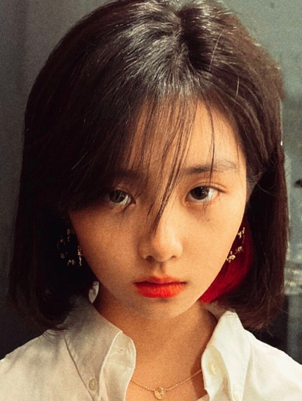 黄多多是一位备受瞩目的星二代,以其高颜值和优雅气质在娱乐圈崭露头