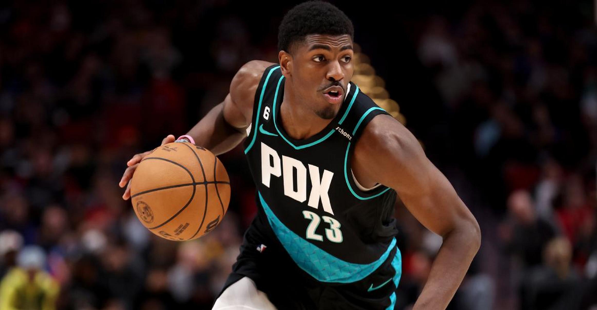 2022-23赛季常规赛,吉纳森-威廉姆斯总共出场5次,场均上场25.