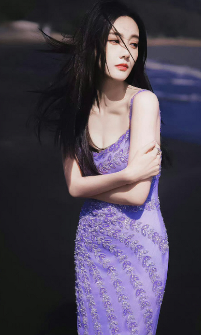 李一桐这造型属实不错,不愧是内娱一线女明星 #李一桐