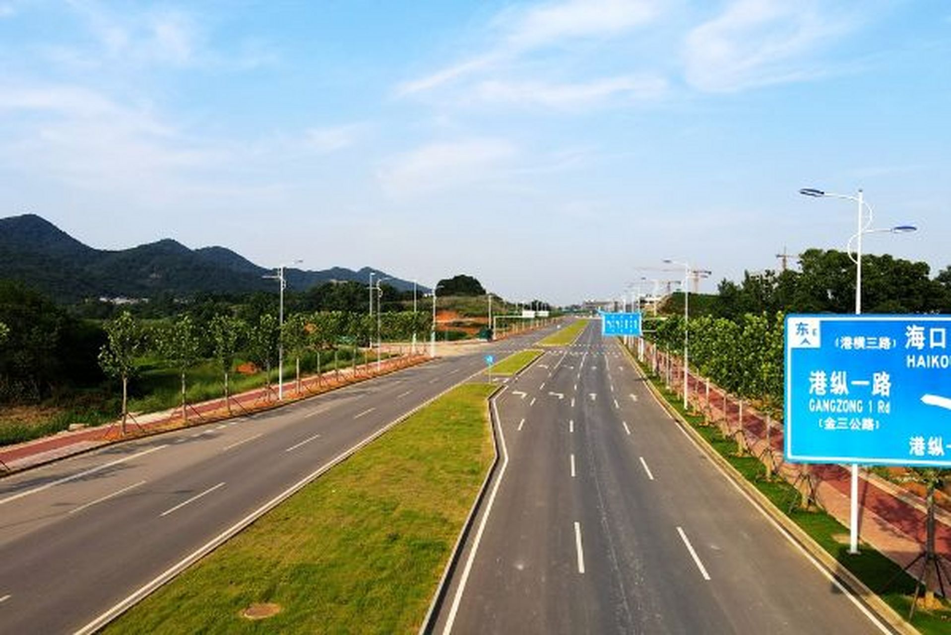 黄石新港项目海口湖大道工程竣工验收,  该项目位于湖北省黄石市阳新