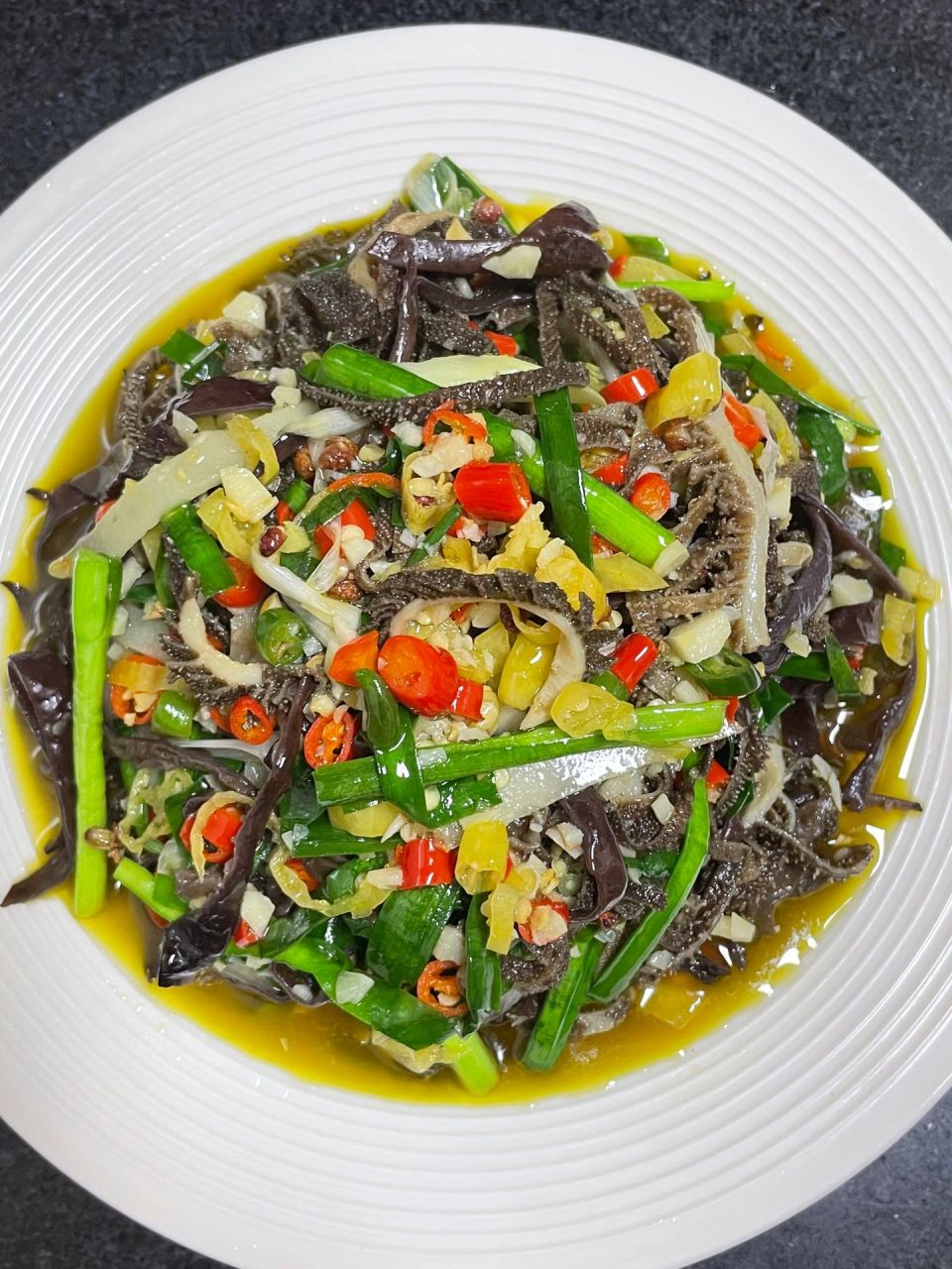 姐妹们,毛肚不要光拿来烫着吃了,这样酸辣爆炒的毛肚真的巨下饭.